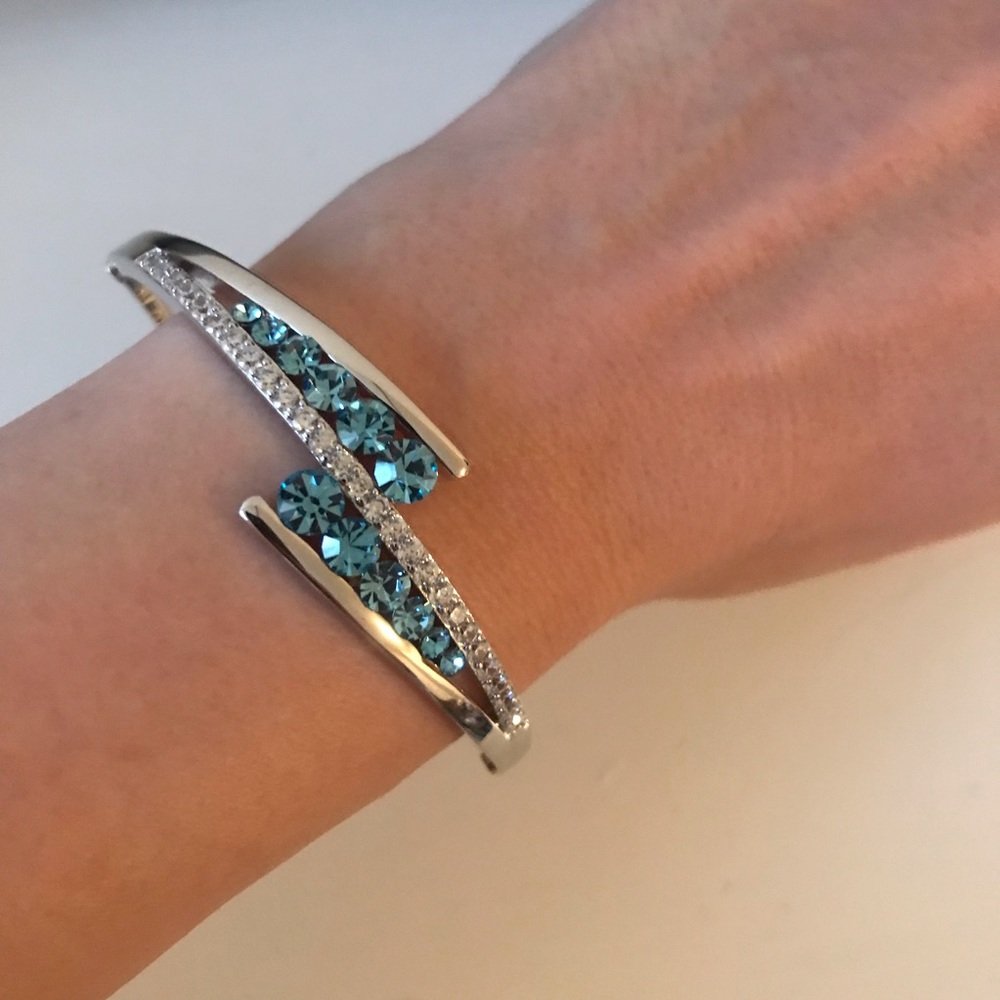 Costume jewelry bracelet
